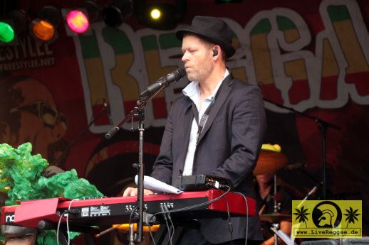 Reggae Hase Boo with Yellow Umbrella (D) 23. Reggae Jam Festival - Bersenbrueck 30. Juli 2017 (3).JPG